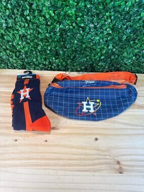 Houston Astros Baseball Fan Bundle Of NWT Adult Socks  Belt Bag Fanny Pack Large